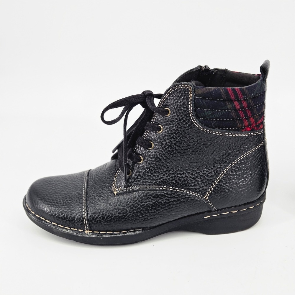 Clarks Whistle Bea Ankle Boots Black Pebbled Leather Plaid Cuff Zipper 6.5 EUC